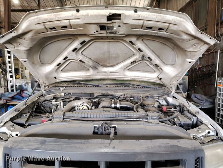 image for item IP9559 2005 Ford F550 Super Duty Crew Cab flatbed truck