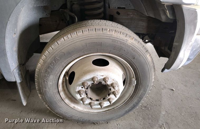 image for item IP9559 2005 Ford F550 Super Duty Crew Cab flatbed truck