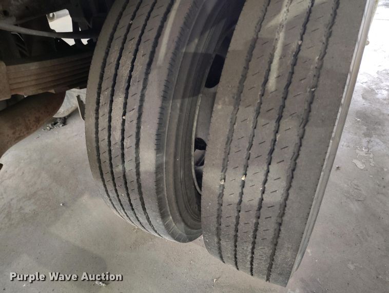 image for item IP9559 2005 Ford F550 Super Duty Crew Cab flatbed truck