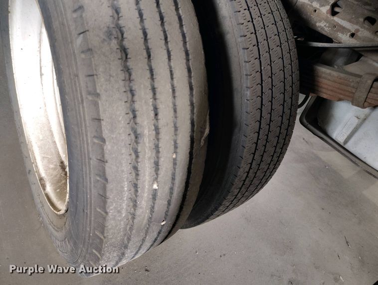 image for item IP9559 2005 Ford F550 Super Duty Crew Cab flatbed truck