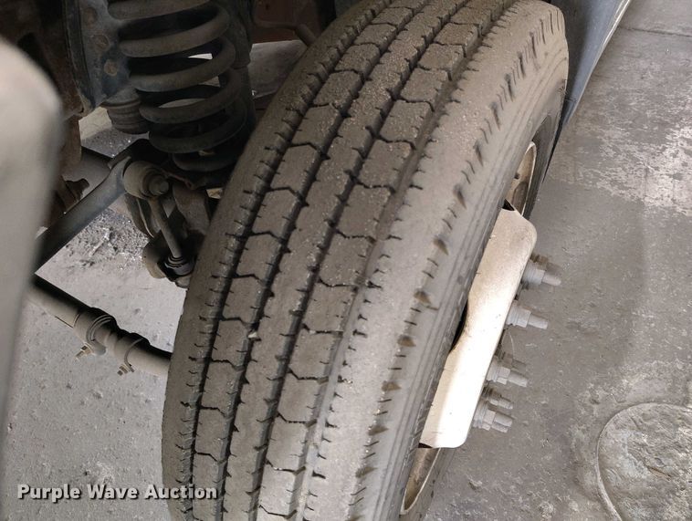 image for item IP9559 2005 Ford F550 Super Duty Crew Cab flatbed truck