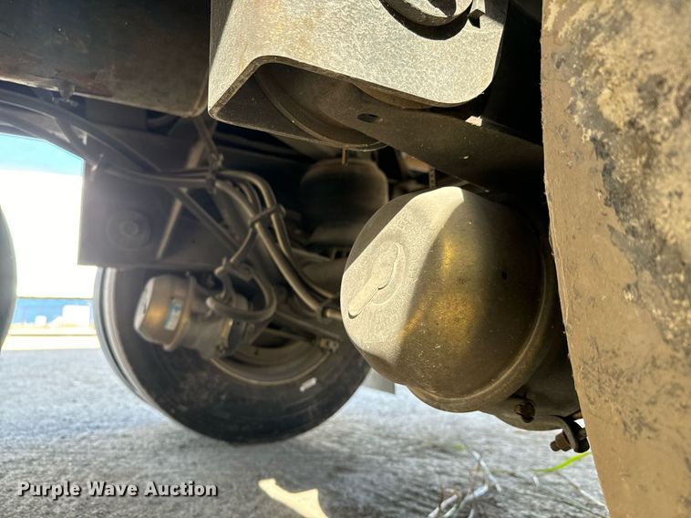 image for item LH9309 2009 Utility  4000D-X dry van trailer