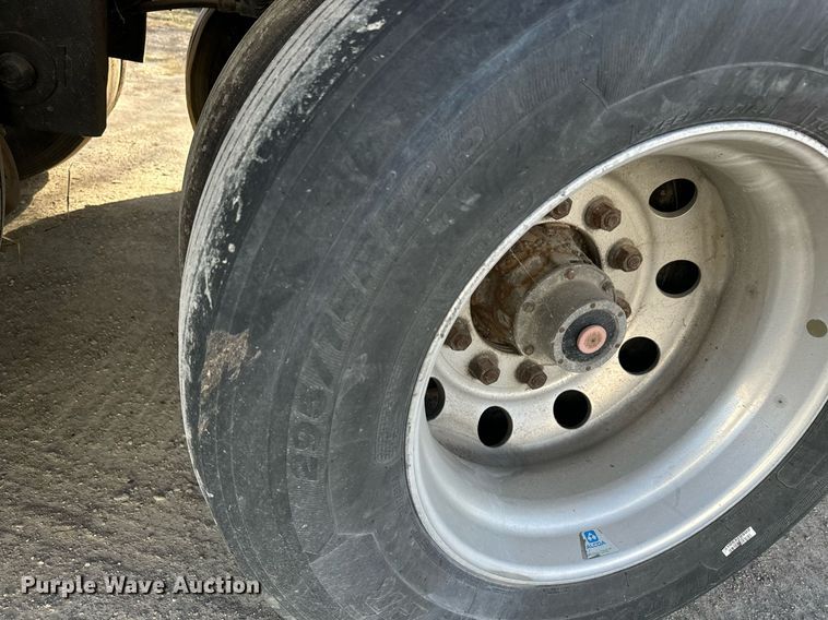 image for item LH9309 2009 Utility  4000D-X dry van trailer