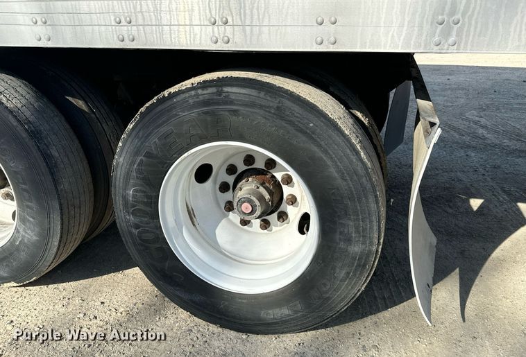 image for item LH9309 2009 Utility  4000D-X dry van trailer