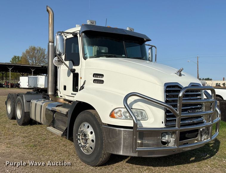 image for item OB9599 2011 Mack CHU613 semi truck