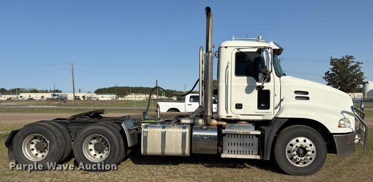 image for item OB9599 2011 Mack CHU613 semi truck