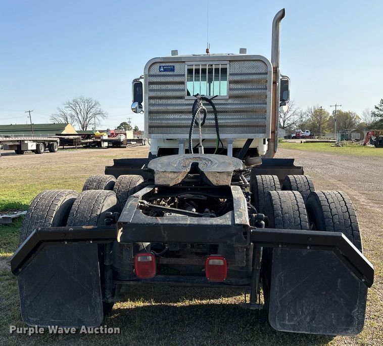 image for item OB9599 2011 Mack CHU613 semi truck