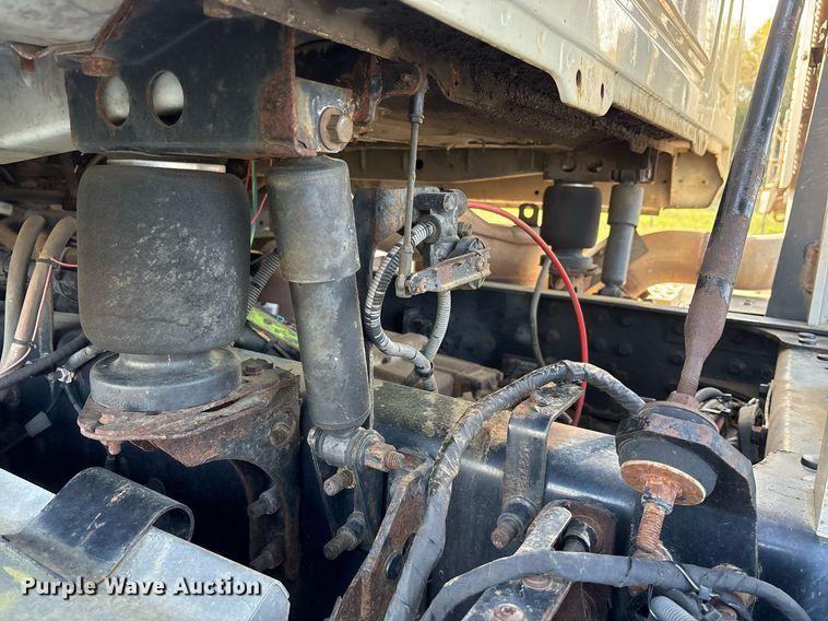 image for item OB9599 2011 Mack CHU613 semi truck