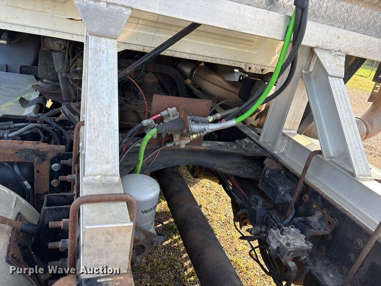 image for item OB9599 2011 Mack CHU613 semi truck