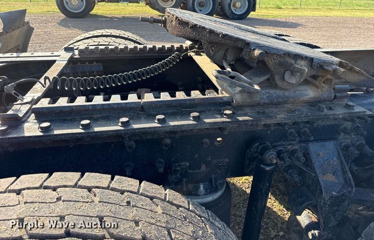 image for item OB9599 2011 Mack CHU613 semi truck