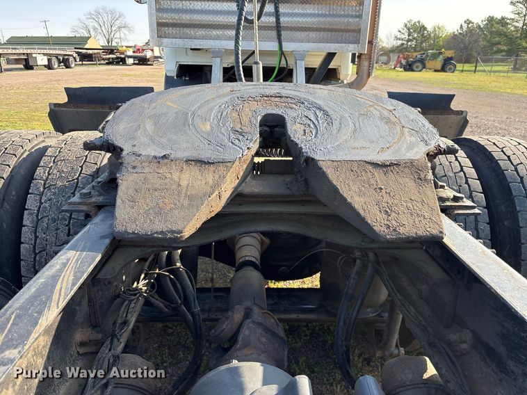 image for item OB9599 2011 Mack CHU613 semi truck