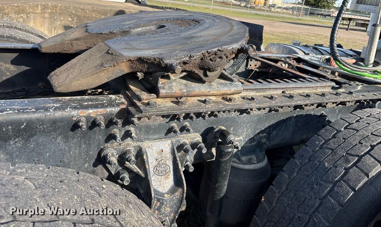 image for item OB9599 2011 Mack CHU613 semi truck