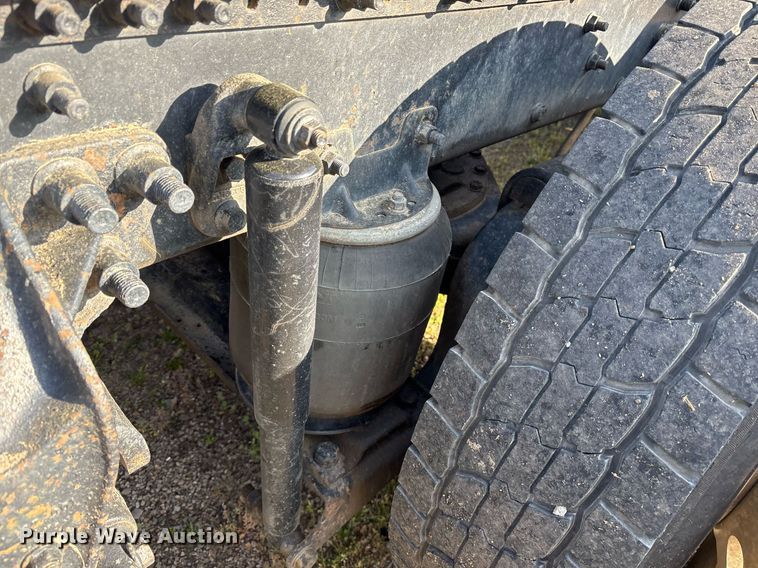 image for item OB9599 2011 Mack CHU613 semi truck