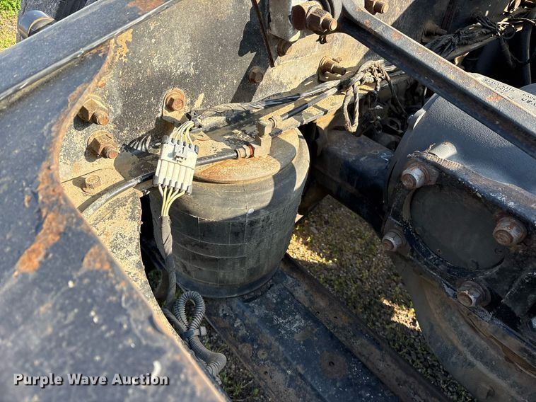 image for item OB9599 2011 Mack CHU613 semi truck