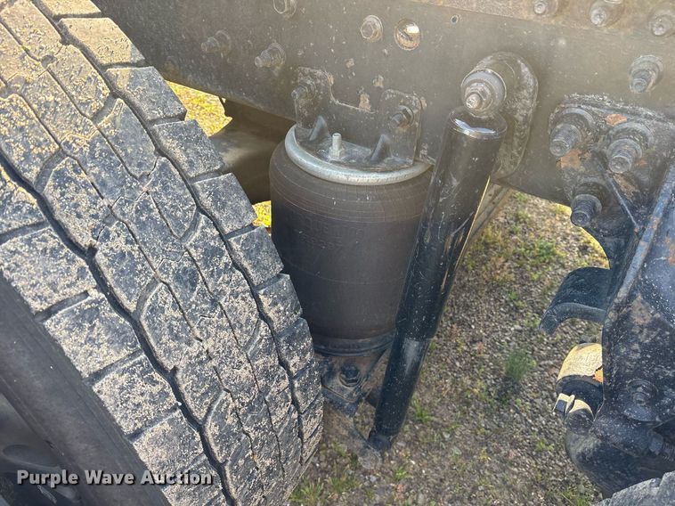 image for item OB9599 2011 Mack CHU613 semi truck