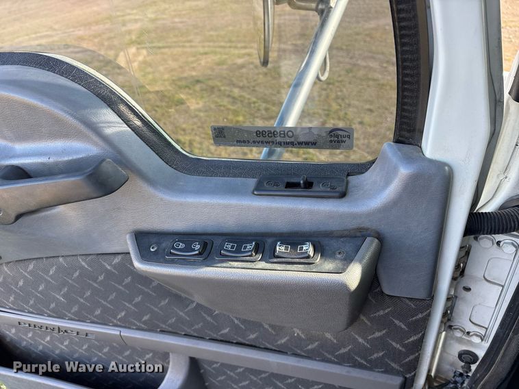 image for item OB9599 2011 Mack CHU613 semi truck