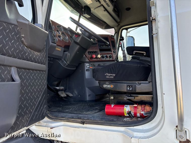 image for item OB9599 2011 Mack CHU613 semi truck