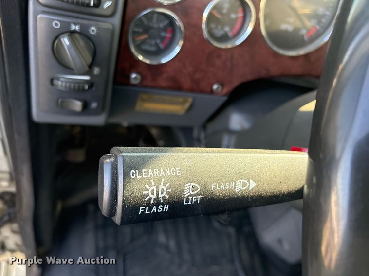 image for item OB9599 2011 Mack CHU613 semi truck