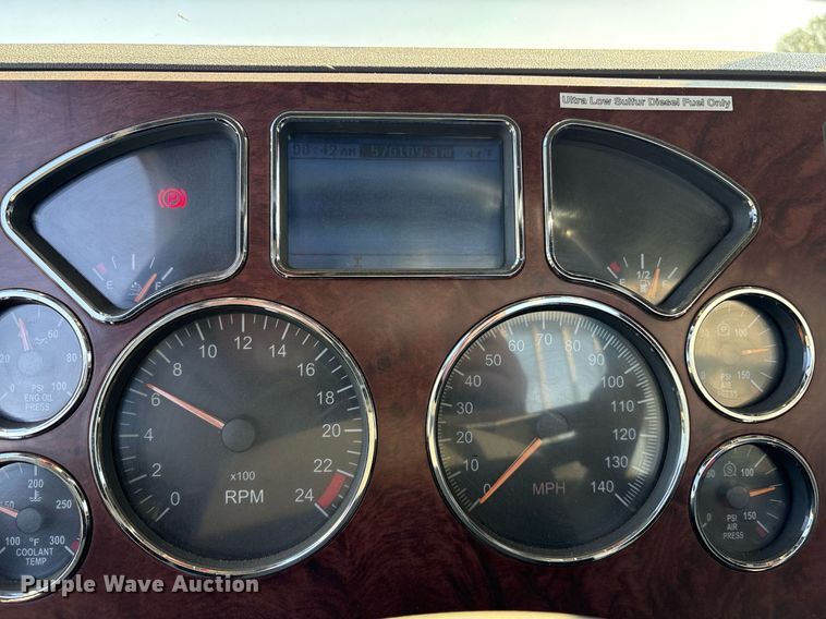 image for item OB9599 2011 Mack CHU613 semi truck