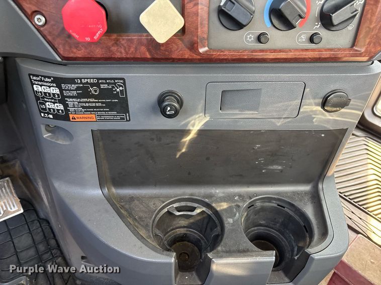 image for item OB9599 2011 Mack CHU613 semi truck