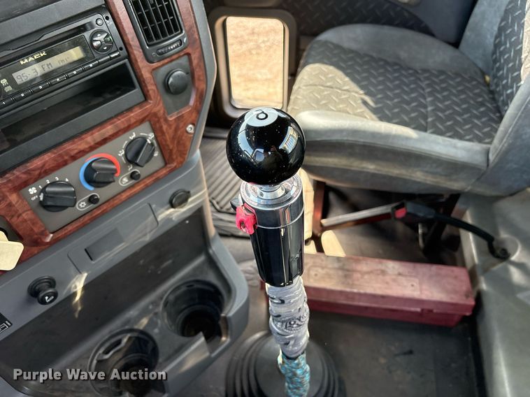 image for item OB9599 2011 Mack CHU613 semi truck