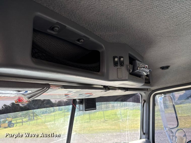 image for item OB9599 2011 Mack CHU613 semi truck