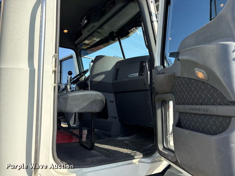 image for item OB9599 2011 Mack CHU613 semi truck