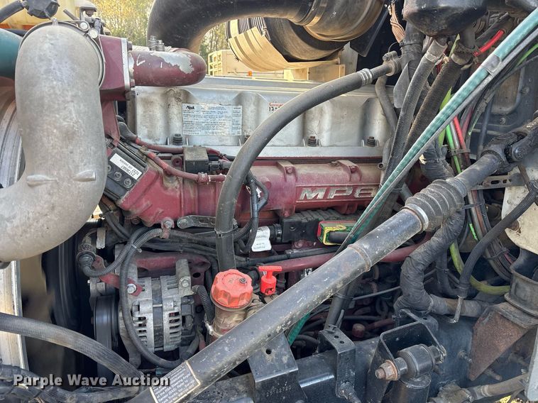 image for item OB9599 2011 Mack CHU613 semi truck