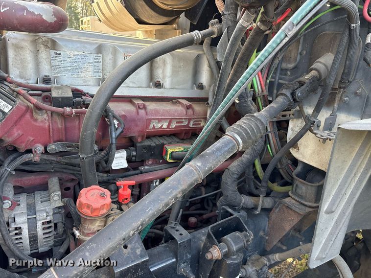 image for item OB9599 2011 Mack CHU613 semi truck