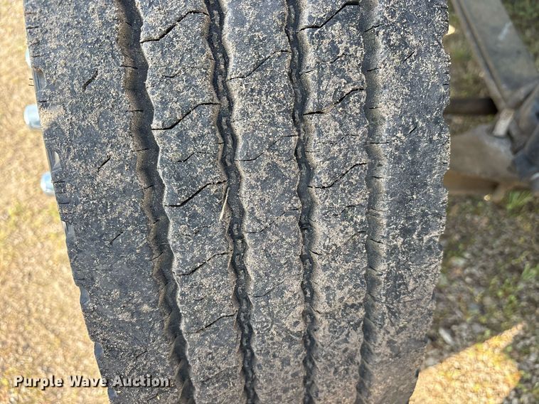 image for item OB9599 2011 Mack CHU613 semi truck