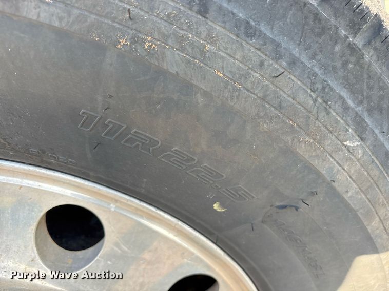 image for item OB9599 2011 Mack CHU613 semi truck