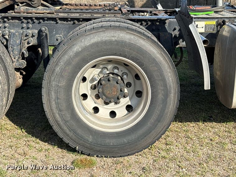 image for item OB9599 2011 Mack CHU613 semi truck