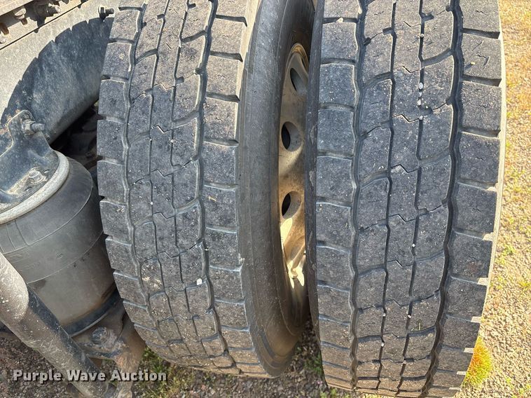 image for item OB9599 2011 Mack CHU613 semi truck