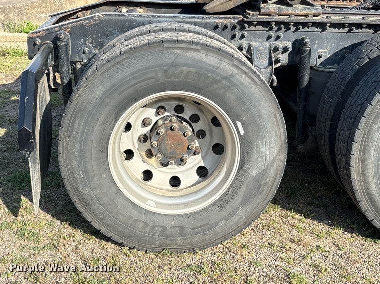 image for item OB9599 2011 Mack CHU613 semi truck