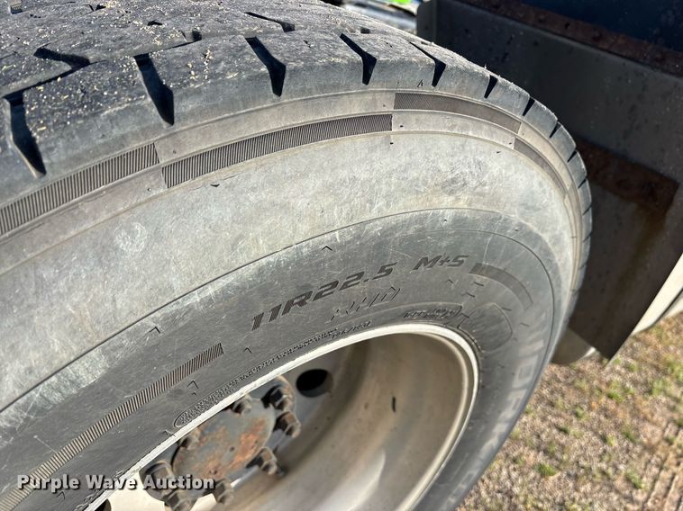 image for item OB9599 2011 Mack CHU613 semi truck