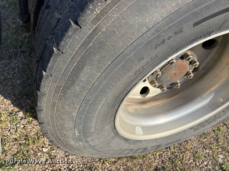 image for item OB9599 2011 Mack CHU613 semi truck