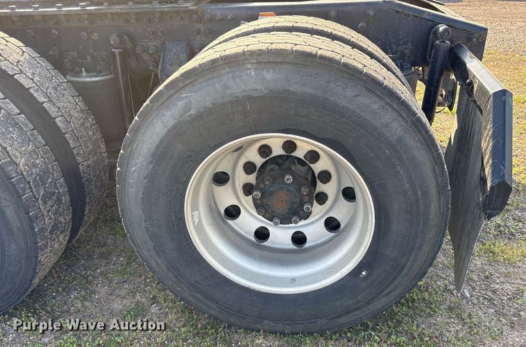 image for item OB9599 2011 Mack CHU613 semi truck