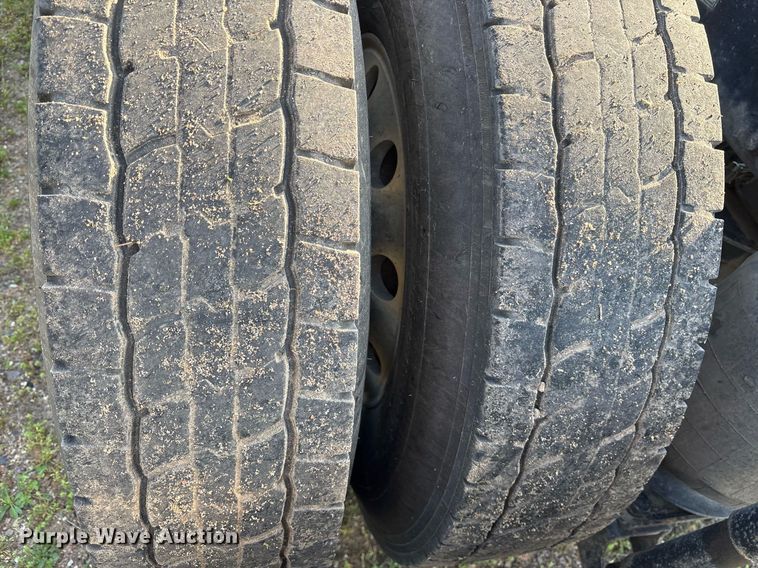 image for item OB9599 2011 Mack CHU613 semi truck