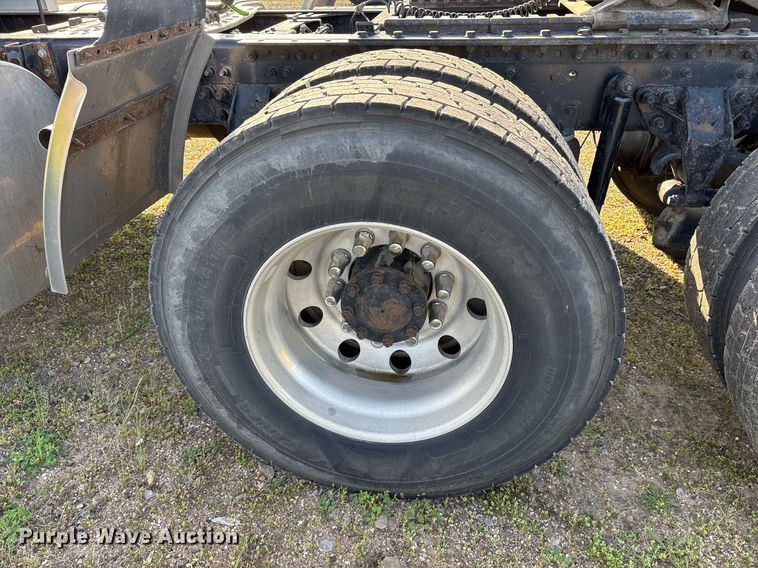 image for item OB9599 2011 Mack CHU613 semi truck