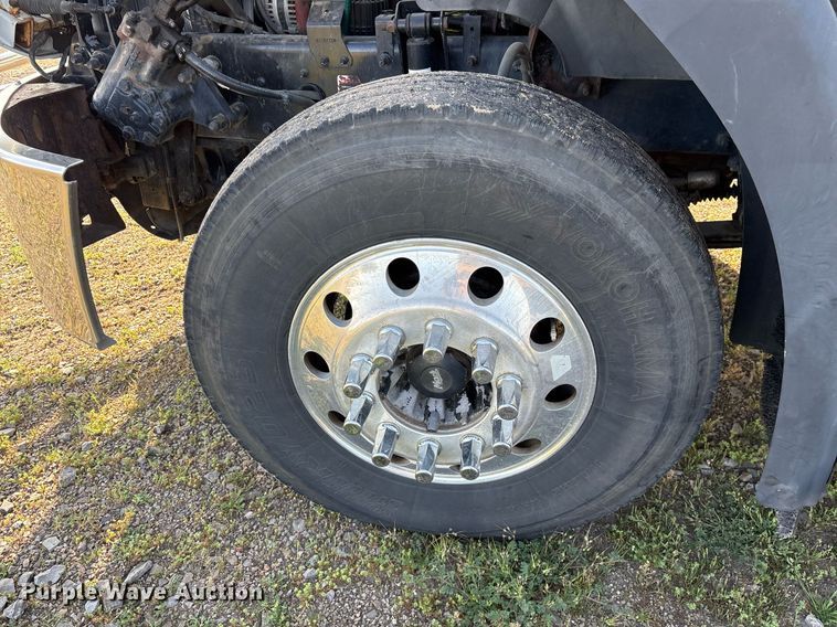 image for item OB9599 2011 Mack CHU613 semi truck