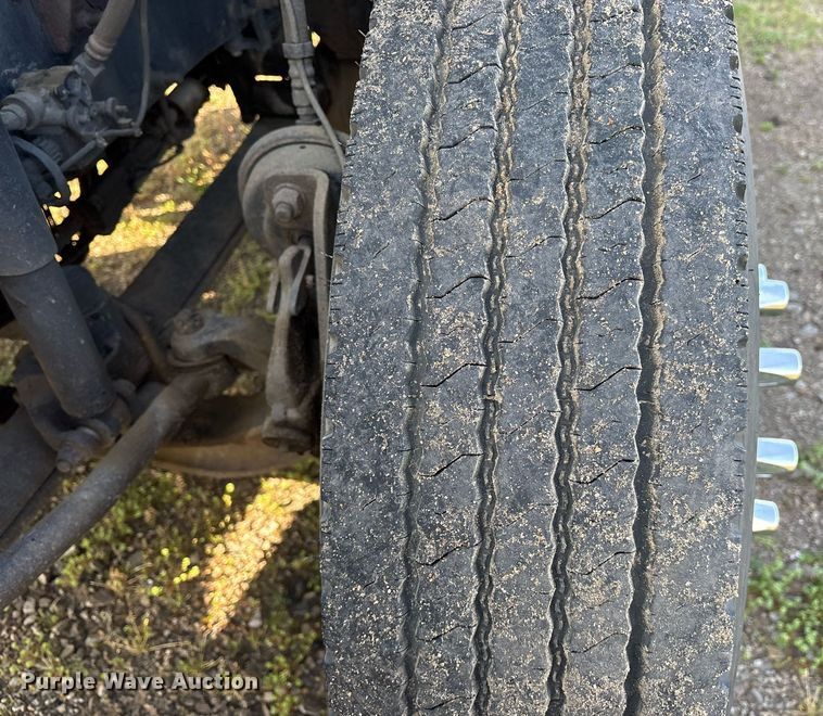 image for item OB9599 2011 Mack CHU613 semi truck