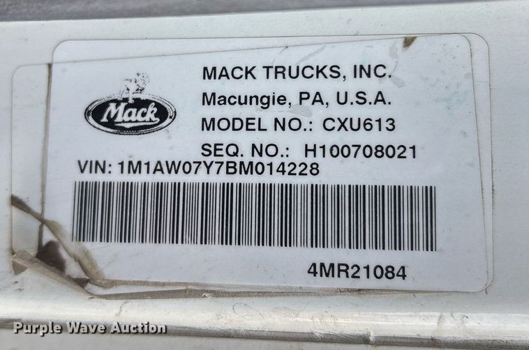 image for item OB9599 2011 Mack CHU613 semi truck