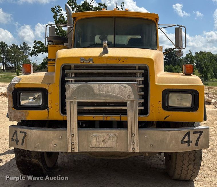 image for item OK9526 2000 Mack RD690S ready mix truck