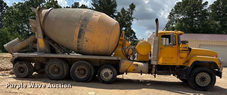 image for item OK9526 2000 Mack RD690S ready mix truck