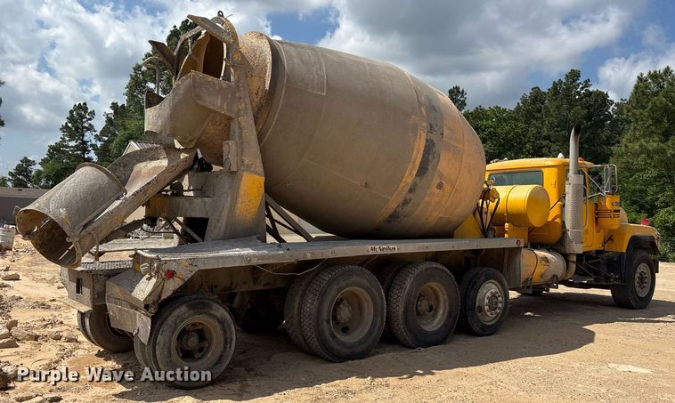 image for item OK9526 2000 Mack RD690S ready mix truck