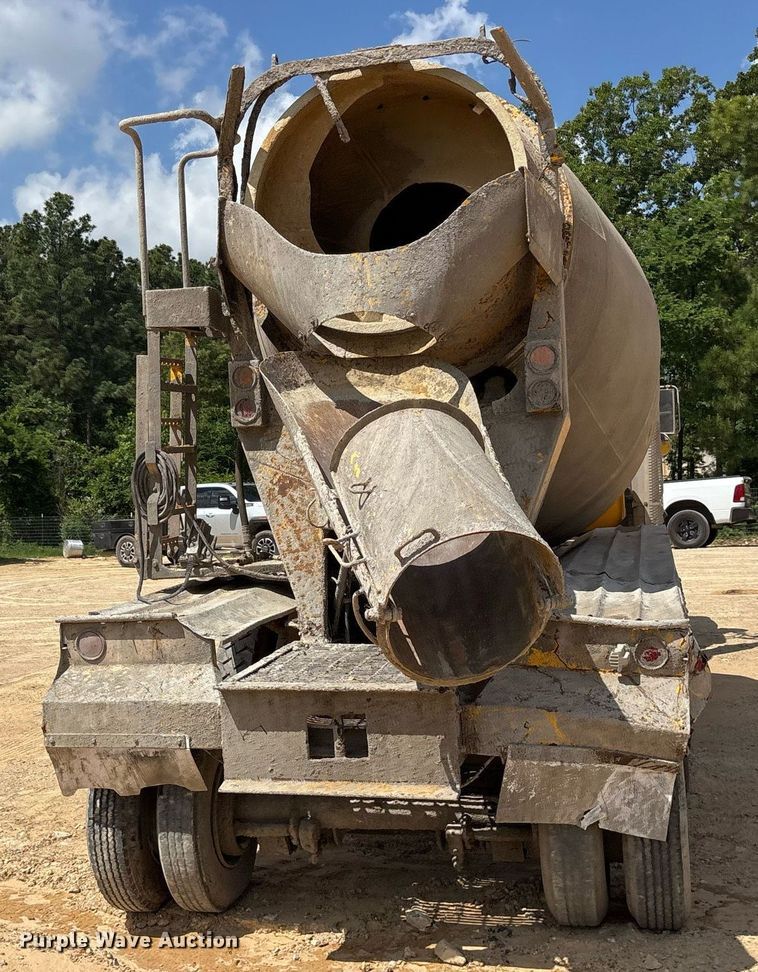 image for item OK9526 2000 Mack RD690S ready mix truck