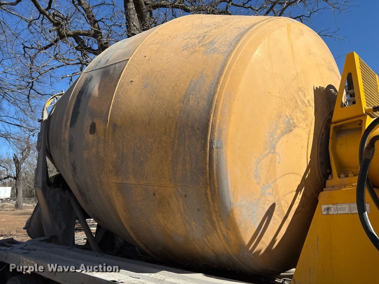 image for item OK9526 2000 Mack RD690S ready mix truck