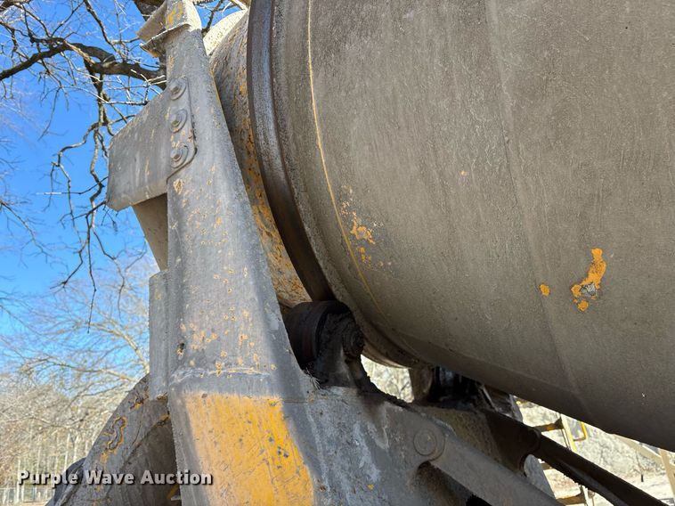 image for item OK9526 2000 Mack RD690S ready mix truck