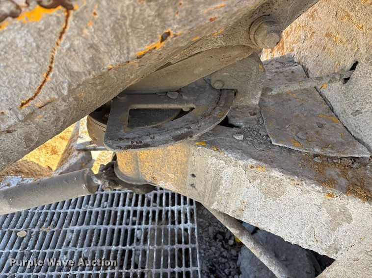 image for item OK9526 2000 Mack RD690S ready mix truck