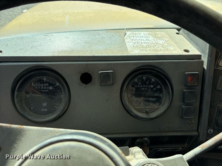 image for item OK9526 2000 Mack RD690S ready mix truck